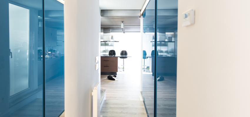 Recibidor, Pasillo, Loft Estilo contemporaneo Color azul, azul oscuro, beige  diseñado por Francesc Plazas Nebot | Arquitecto | Copyright F.P.Arquitectura