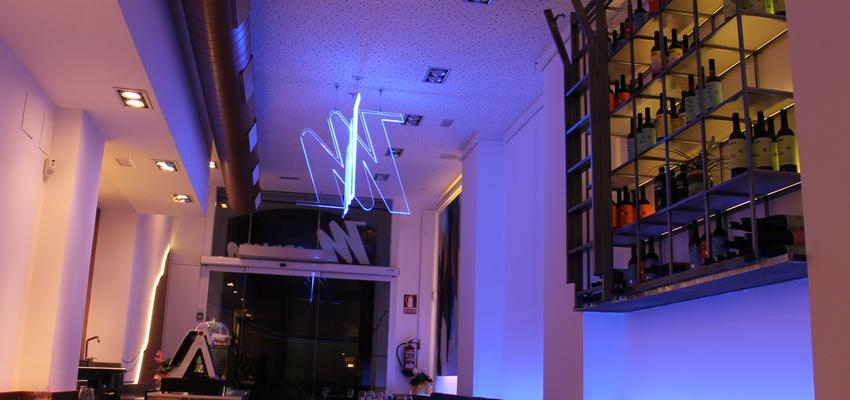 Restaurante Estilo contemporaneo Color beige, marron, blanco  diseñado por Francesc Plazas Nebot | Arquitecto 