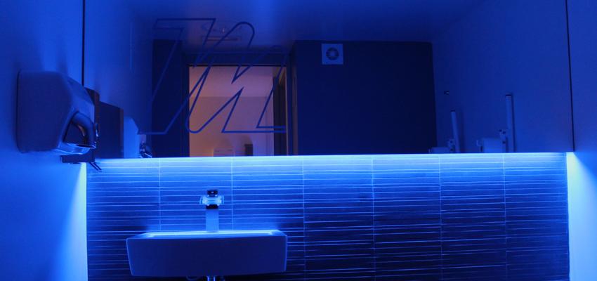 Baño, Restaurante, Bar Estilo moderno Color amarillo, azul, azul oscuro  diseñado por Francesc Plazas Nebot | Arquitecto | Copyright F.P.Arquitectura