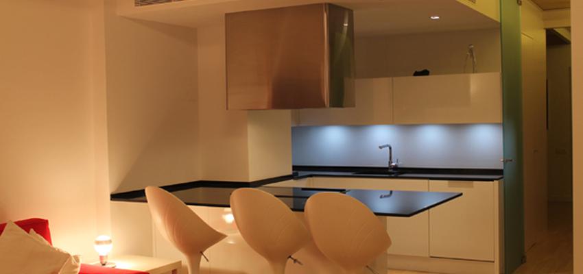 Comedor, Cocina, Loft Estilo moderno Color rojo, blanco, negro  diseñado por Francesc Plazas Nebot | Arquitecto | Copyright F.P.Arquitectura