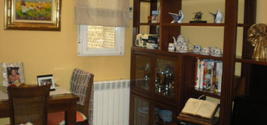 Sala de la TV style contemporaneo color amarillo, marron, marron, blanco  diseñado por ANGELES SAZ SANTED Arquitecto de Interiores | Interiorista | Copyright propietaria