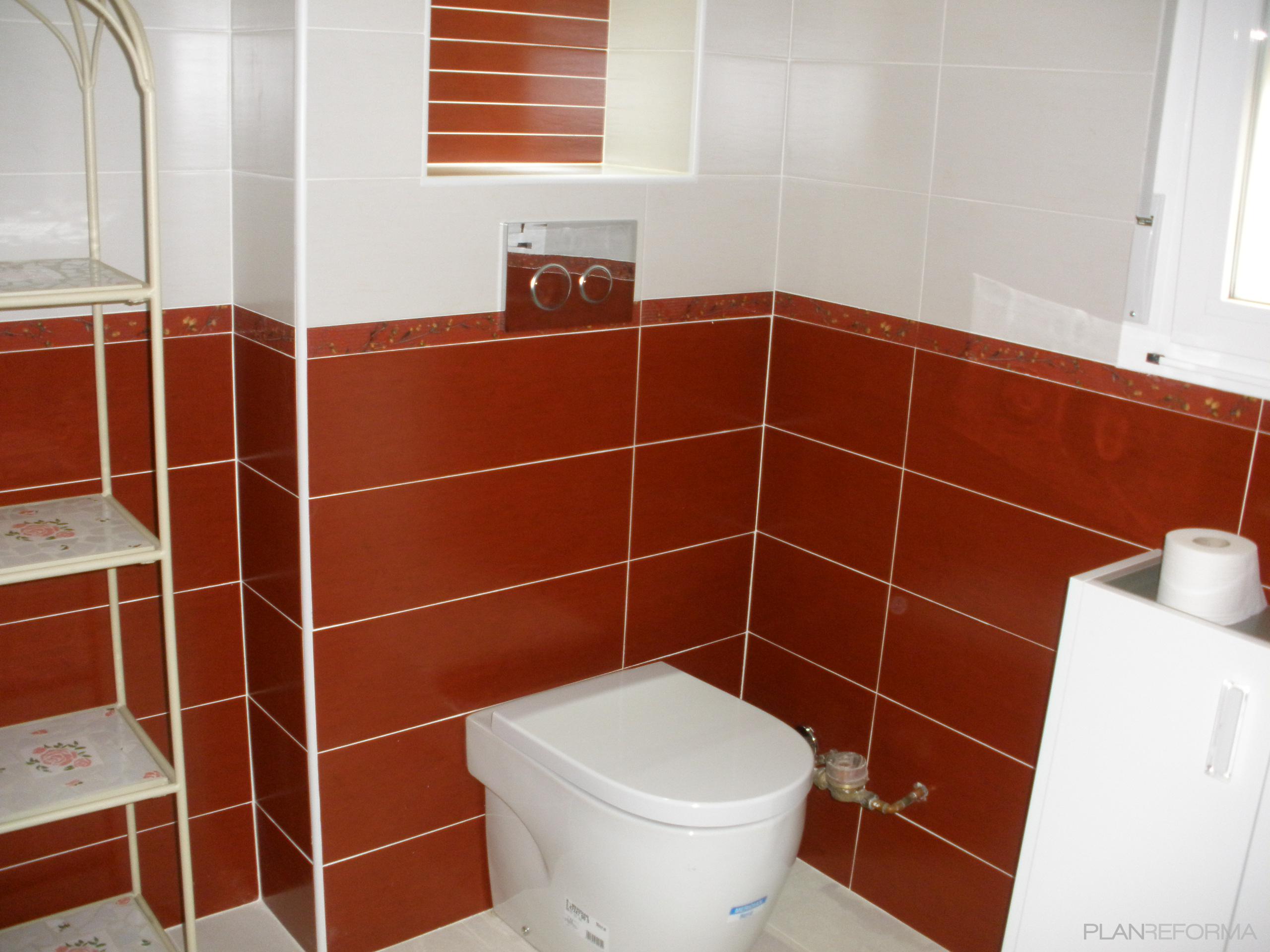 Baño style contemporaneo color rojo, blanco  diseñado por ANGELES SAZ SANTED Arquitecto de Interiores | Interiorista | Copyright propia
