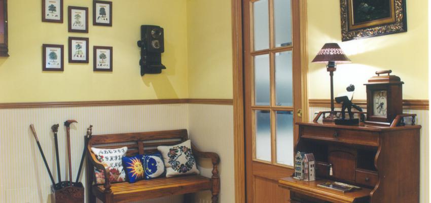 Recibidor style clasico color beige, marron, marron, blanco  diseñado por ANGELES SAZ SANTED Arquitecto de Interiores | Interiorista | Copyright Casa Jardín Fotógrafo: Osvaldo Michelón