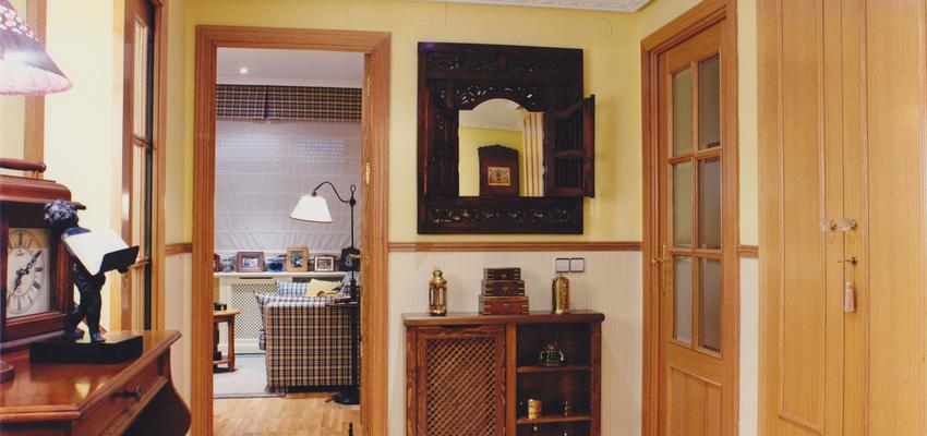 Recibidor style clasico color beige, marron, marron  diseñado por ANGELES SAZ SANTED Arquitecto de Interiores | Interiorista | Copyright Casa Jardín Fotógrafo: Osvaldo Michelón