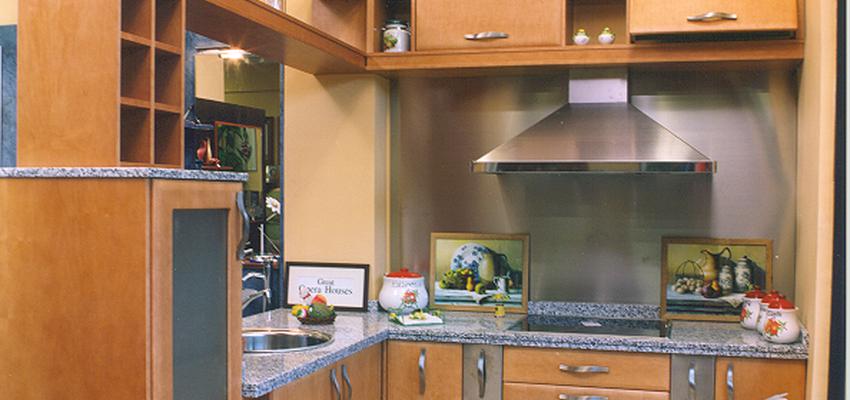 Cocina style clasico color beige, marron, plateado  diseñado por ANGELES SAZ SANTED Arquitecto de Interiores | Interiorista | Copyright propia