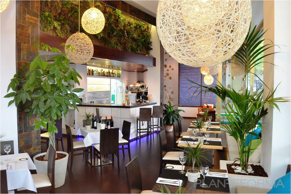 Restaurante, Cafeteria style tropical color beige, marron, gris  diseñado por F R A N C I S  C H A I | Interiorista | Copyright Damián Rico