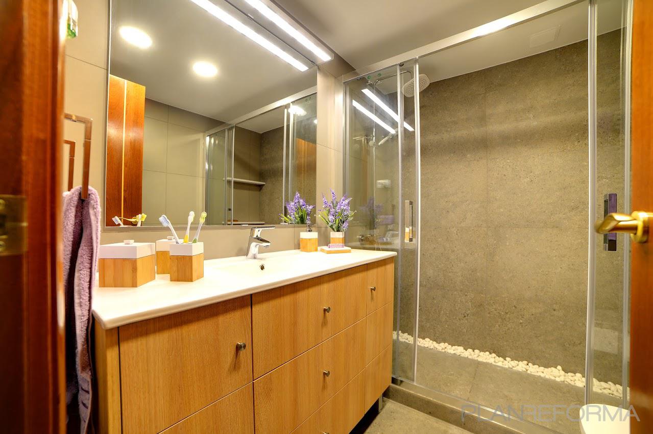Baño Estilo moderno Color ocre  diseñado por Jaume  (Cuadern Campanals Arquitectes) | Gremio | Copyright Cuadern Campanals Arquitectes
