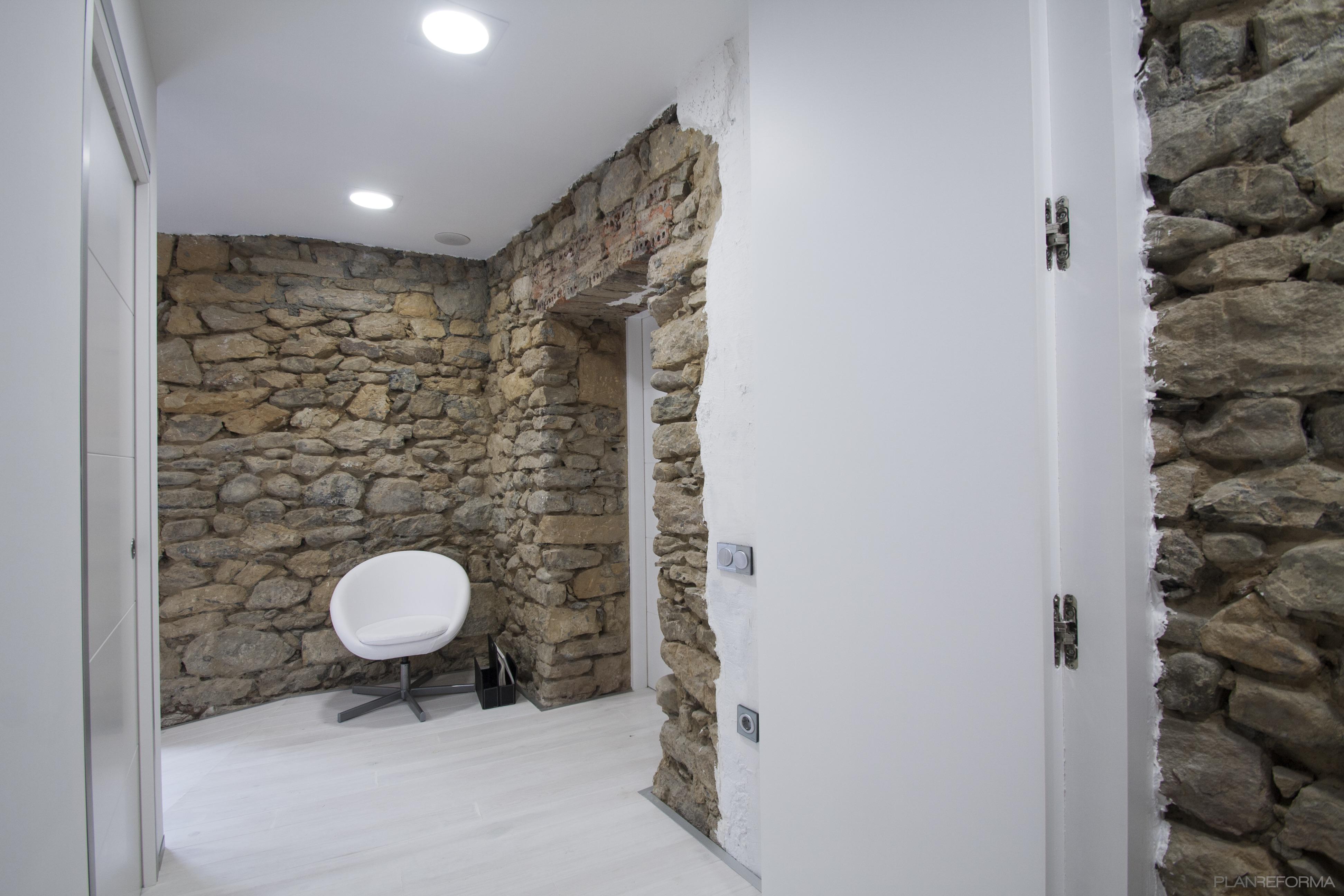 Vestibulo, Oficina, Loft, SPA Estilo moderno Color marron, blanco, plateado  diseñado por Xabier Ramos | Arquitecto | Copyright Esta información es propiedad de Xabier Ramos Bilbao, todos los derechos reservados.