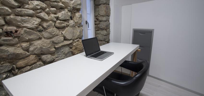 Oficina Estilo moderno Color marron, blanco, negro  diseñado por Xabier Ramos | Arquitecto | Copyright Esta información es propiedad de Xabier Ramos Bilbao, todos los derechos reservados.