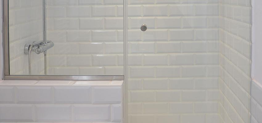 Baño Estilo moderno Color blanco, gris  diseñado por Mirmen Arquitectura - Interiorismo - Reformas | Gremio | Copyright Mirmen Arquitectura