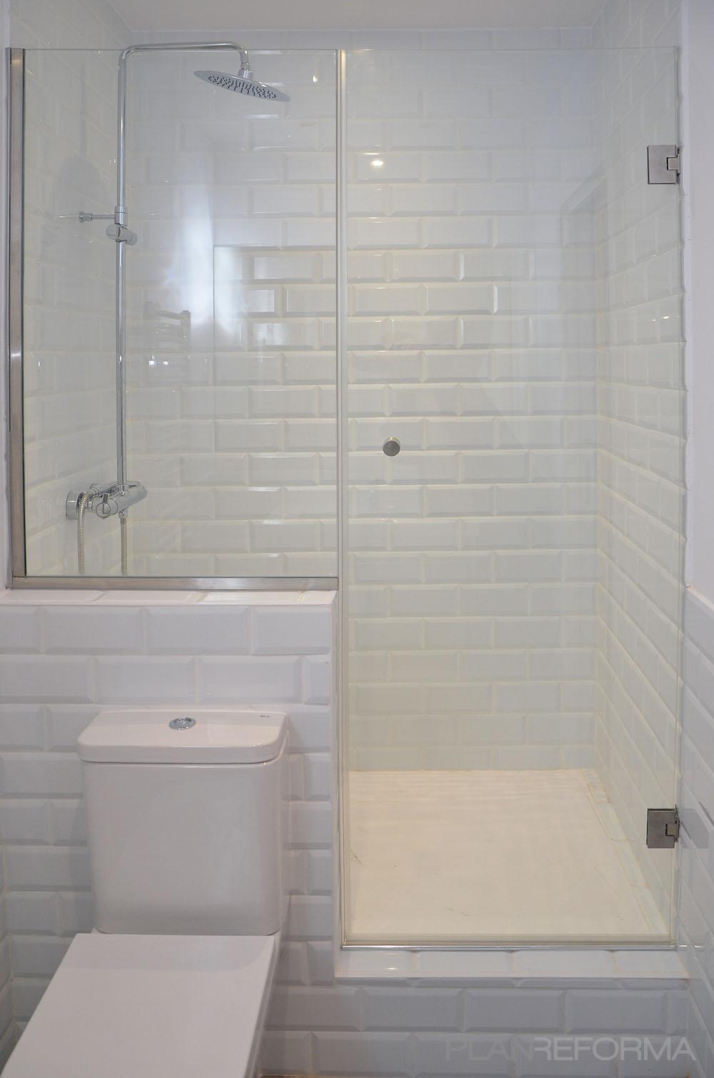 Baño Estilo moderno Color blanco, gris