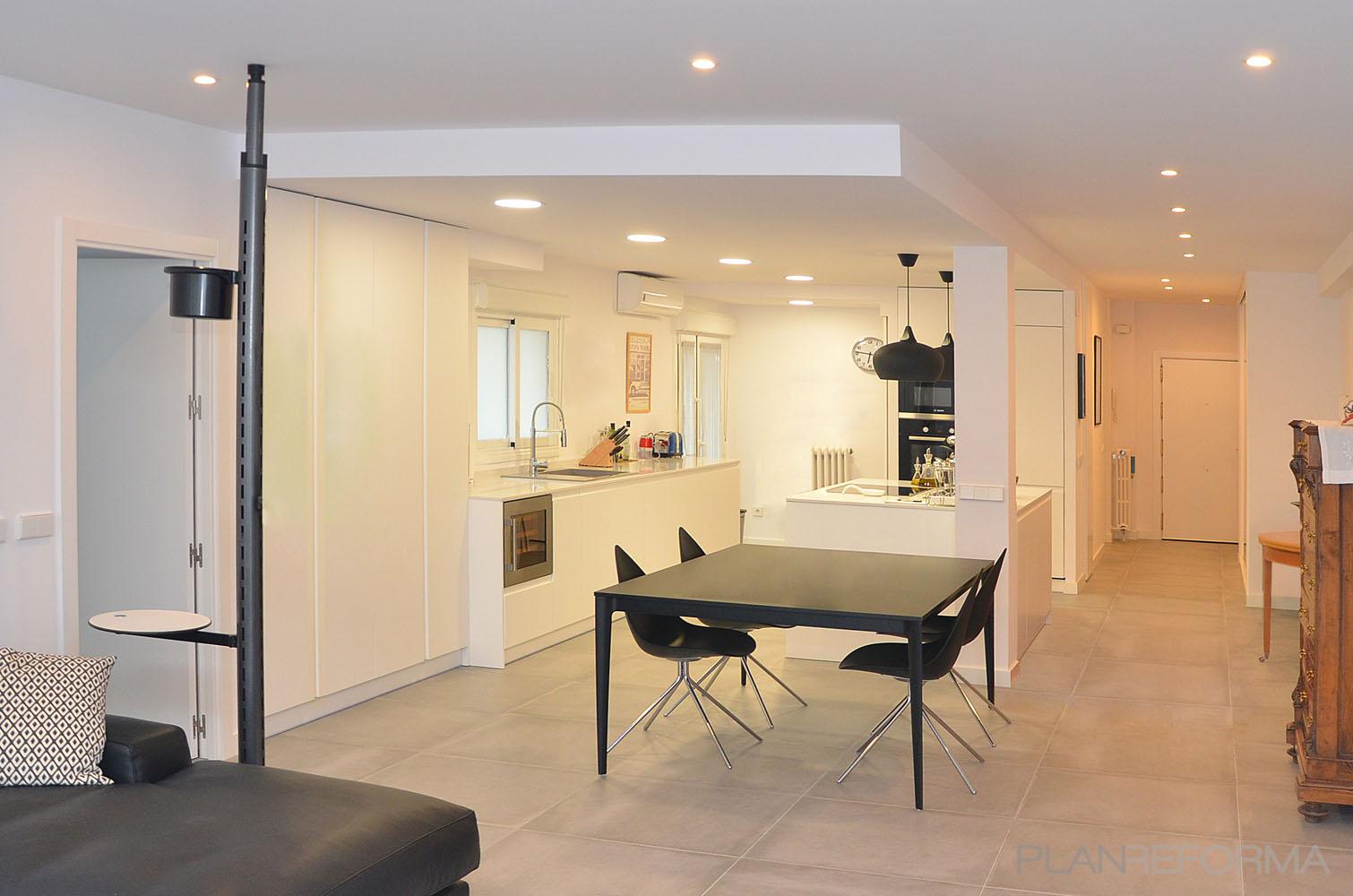 Loft Estilo moderno Color blanco, gris  diseñado por Mirmen Arquitectura - Interiorismo - Reformas | Gremio | Copyright Propiedad