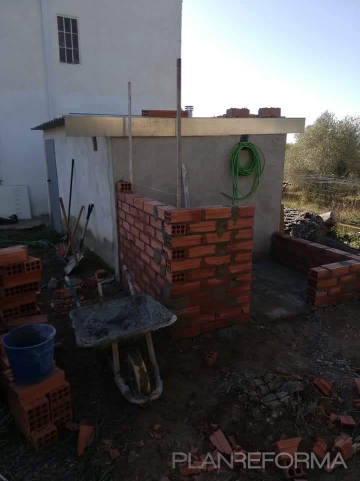 Lavadero Estilo clasico Color rojo  diseñado por claudio Ciuches | Reformista, constructor | Copyright Construcción caseta generador