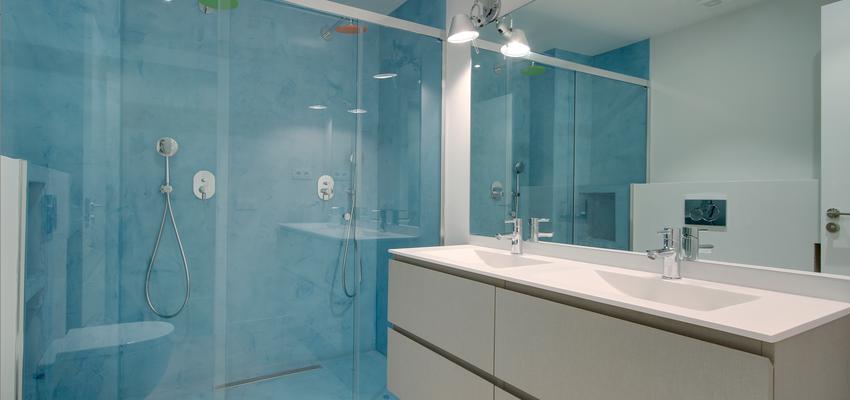 Baño Estilo moderno Color turquesa, blanco  diseñado por OAK 2000 | Interiorista 