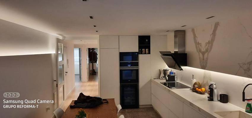 Cocina Estilo moderno Color gris, plateado  diseñado por Jose David | Reformista, constructor | Copyright SI SOY EL PROPIETARIO