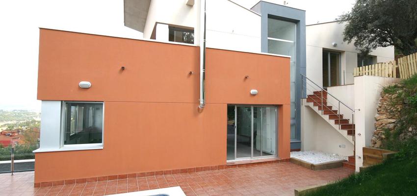 Terraza, Piscina, Exterior style moderno color ocre, blanco, gris  diseñado por JOSÉ LUIS PÉREZ ALBÁ | Arquitecto 