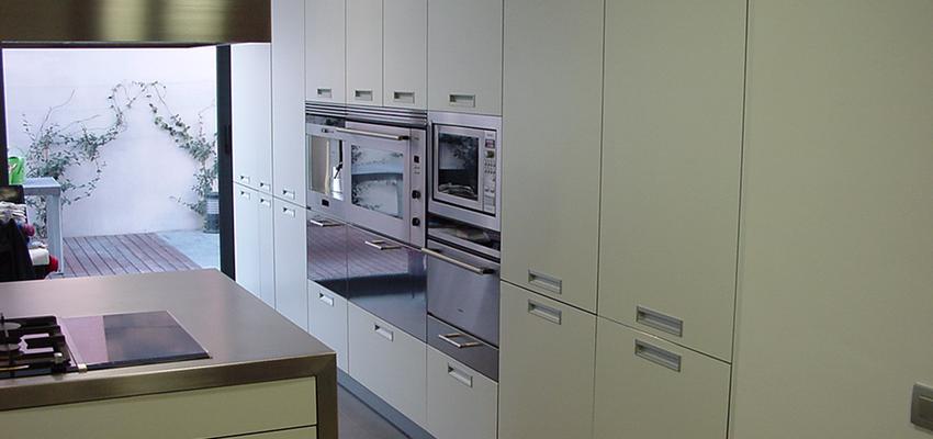 Cocina style moderno color blanco, plateado  diseñado por e-closion, ambientes de cocina | Gremio | Copyright si