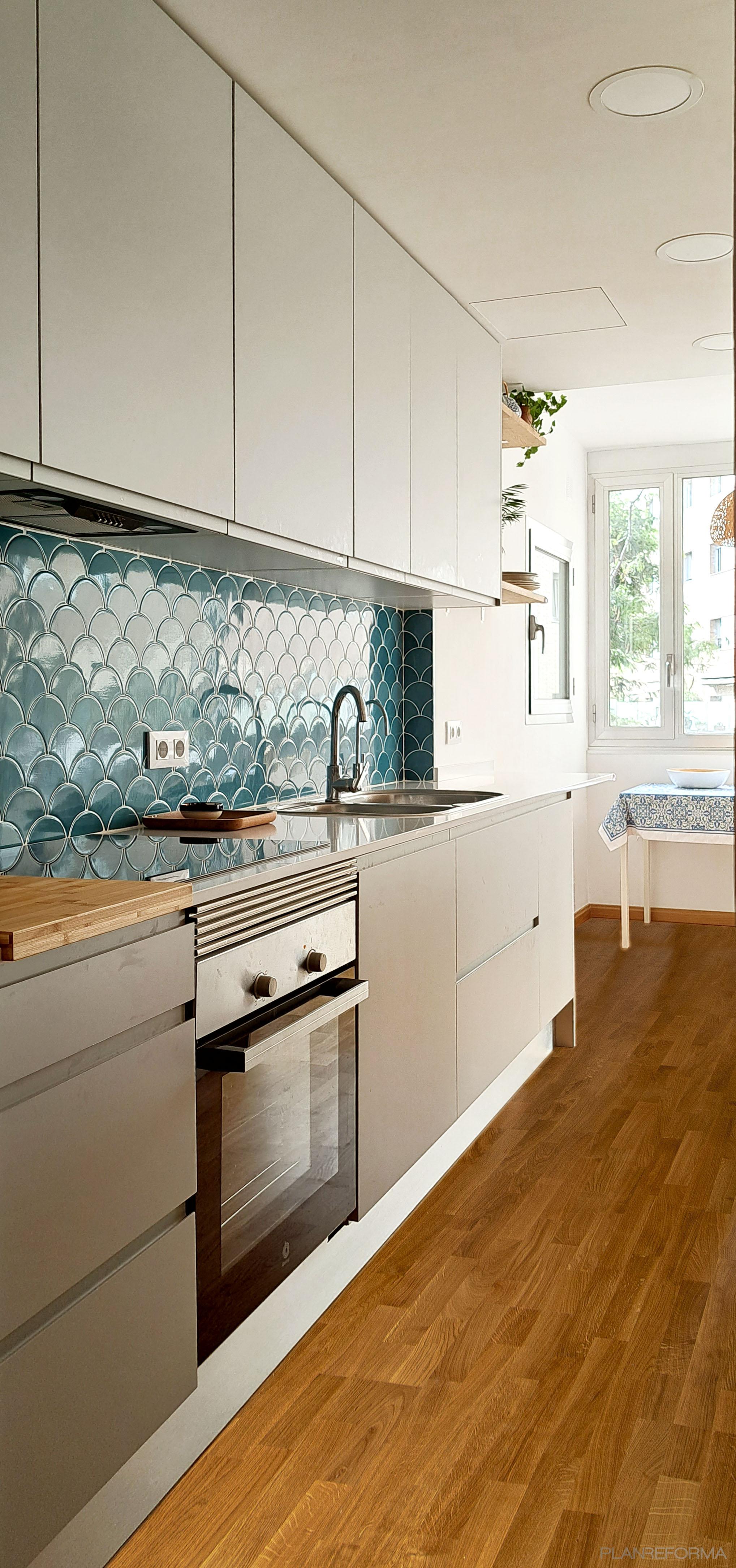 Cocina Estilo clasico Color turquesa, bronce  diseñado por Konsilio Technical | Reformista, constructor | Copyright Imagen propia