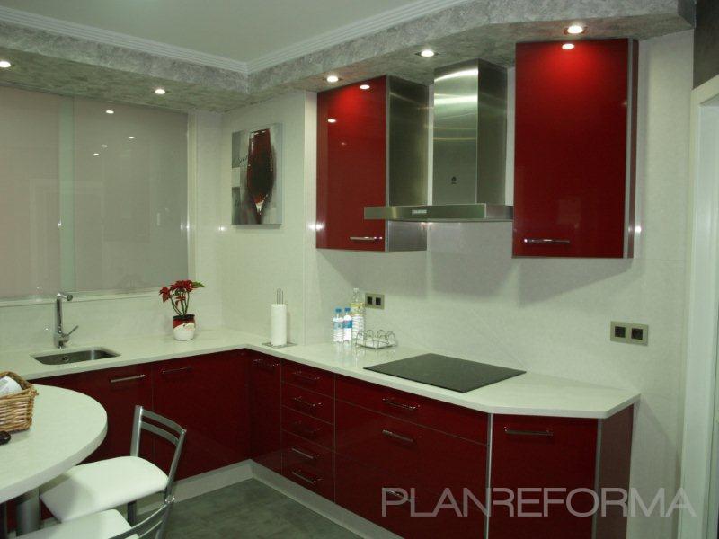 Cocina style moderno color rojo, beige, marron, blanco  diseñado por GERARDO | Gremio 