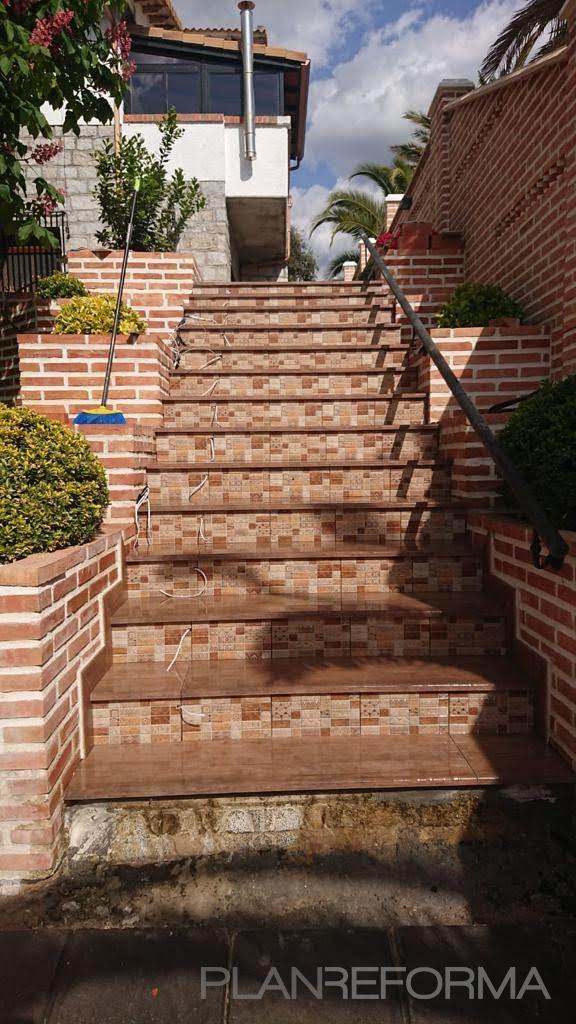 Terraza Estilo rustico Color marron, bronce  diseñado por Integra Madrid,S.L | Gremio | Copyright Integra Madrid,S.L