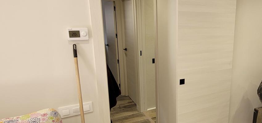 Comedor, Pasillo, Restaurante Estilo mediterraneo Color blanco, gris, negro  diseñado por RIAC CONSTRUCCIONES | Reformista, constructor 