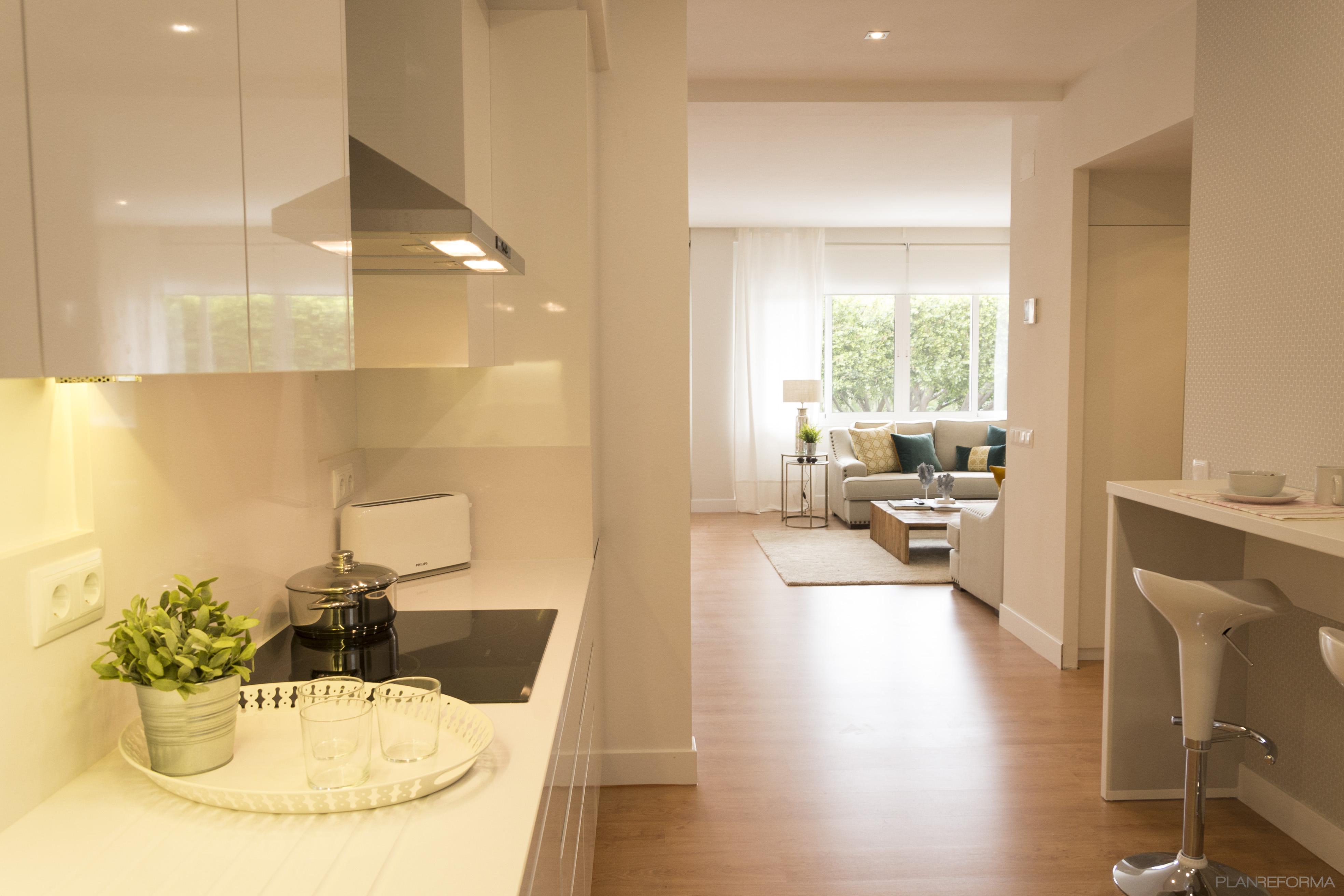 Cocina Estilo moderno Color gris, plateado, bronce  diseñado por Angelines Oliva Blazquez | Arquitecto | Copyright INTEGRACION DE COCINA