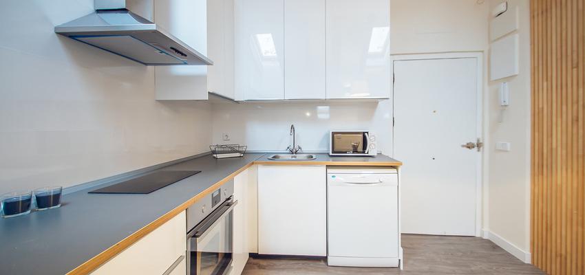 Cocina Estilo moderno Color amarillo, blanco, plateado  diseñado por ARKin | Gremio | Copyright http://arkin.es/portfolio/atico/