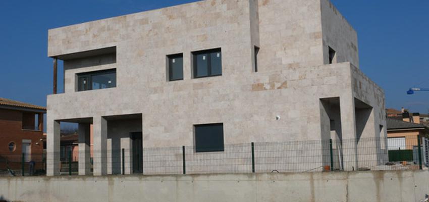 Exterior style moderno color beige, negro  diseñado por ATpuig | Arquitecto Técnico 