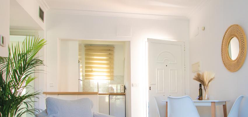 Salon Estilo moderno Color beige, plateado  diseñado por ANA RODRIGUEZ | Reformista, constructor 