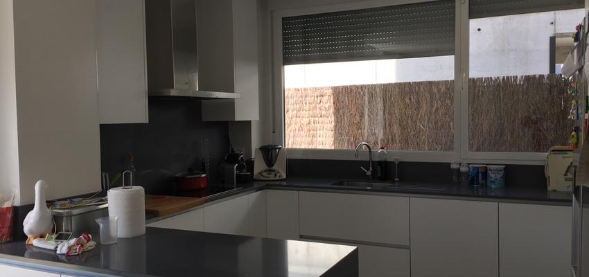 Cocina Estilo moderno Color marron, marron, plateado  diseñado por HOME-ESTUDIO | Gremio 