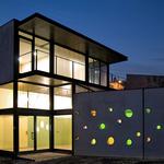 Exterior style moderno color gris, negro