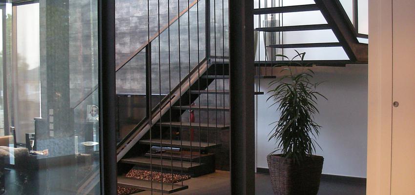 Escalera style contemporaneo color marron, marron, negro  diseñado por Xavier Vilalta | Arquitecto | Copyright Vilalta Arquitectura