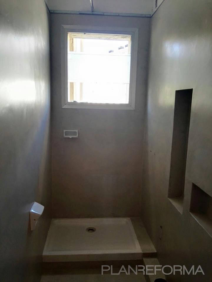 Baño Estilo moderno Color marron  diseñado por Projectes Pla | Interiorista 