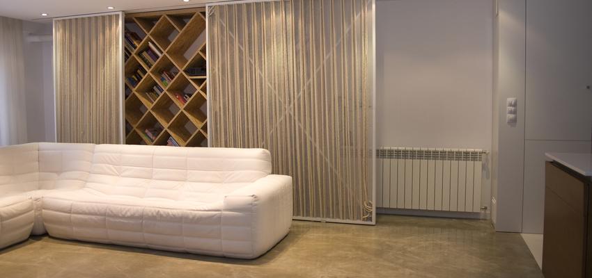 Comedor, Sala de la TV, Salon style moderno color ocre, blanco, gris  diseñado por Esther Hervás | Arquitecto 