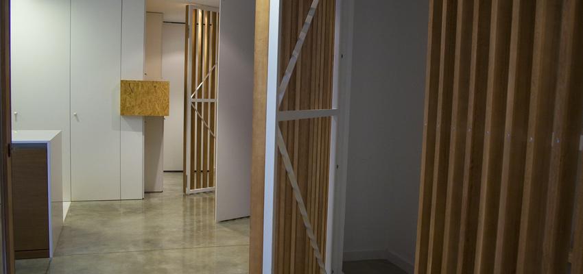 Estudio, Recibidor, Patio style moderno color marron, blanco, gris  diseñado por Esther Hervás | Arquitecto 