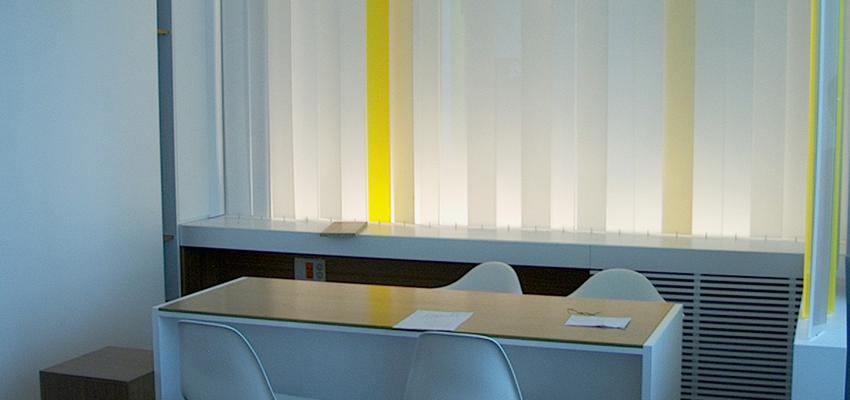 Oficina style contemporaneo color amarillo, marron, blanco  diseñado por Mercedes Corsino Vicente | Arquitecto Técnico 