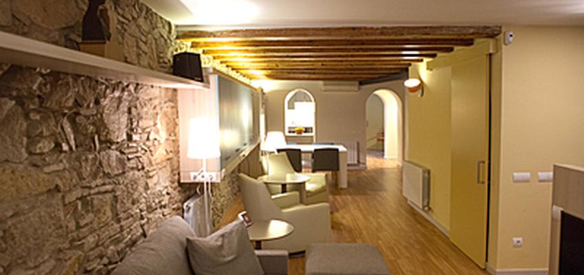 Comedor, Sala de la TV, Salon style mediterraneo color ocre, beige, bronce  diseñado por Àngels Hidalgo | Interiorista 