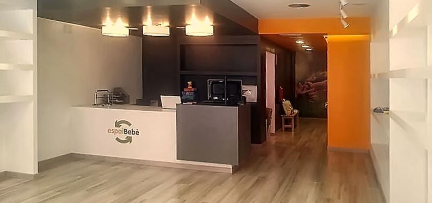 Vestibulo, Oficina style contemporaneo color ocre, blanco, negro  diseñado por XTe Interiorismo | Arquitecto Técnico 