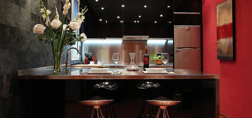 Cocina style contemporaneo color rojo, marron, gris  diseñado por XTe Interiorismo | Arquitecto Técnico 