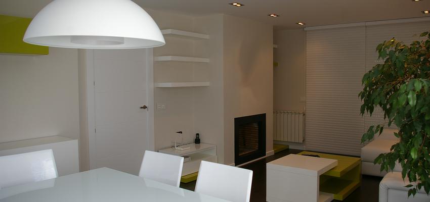 Comedor, Salon Estilo contemporaneo Color verde, marron, blanco  diseñado por estudio2interiorismo | Interiorista | Copyright s