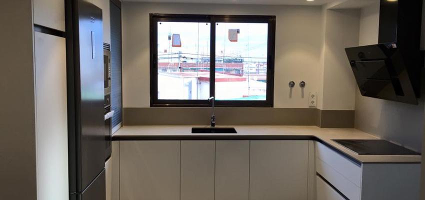 Cocina style tradicional color beige, marron, blanco  diseñado por NOU CABANYAL S.L. | Gremio 