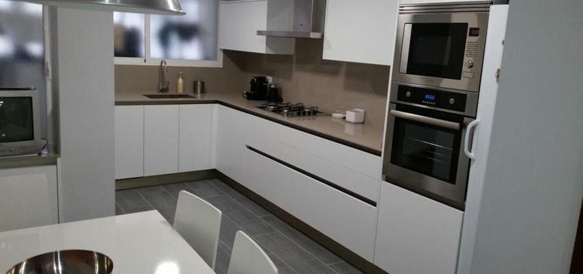 Cocina Estilo moderno Color blanco  diseñado por NOU CABANYAL S.L. | Gremio 