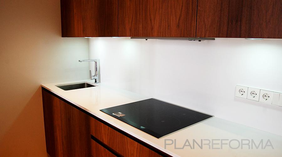 Cocina style contemporaneo color marron, blanco, bronce  diseñado por vaquerizoarquitectos | Arquitecto 