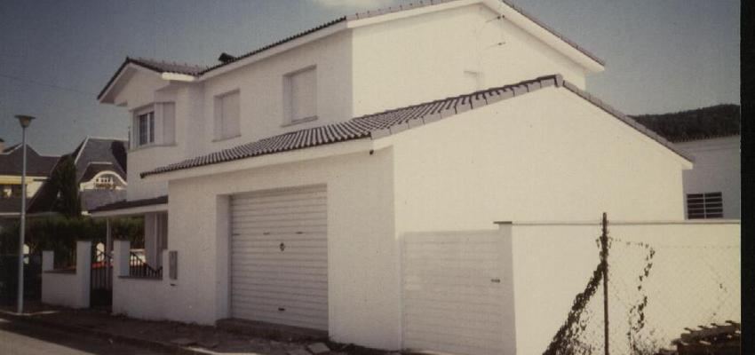 Patio, Porche, Exterior Estilo mediterraneo Color rojo, verde, azul  diseñado por jose salvador peris  vila | Gremio | Copyright jsperisvila