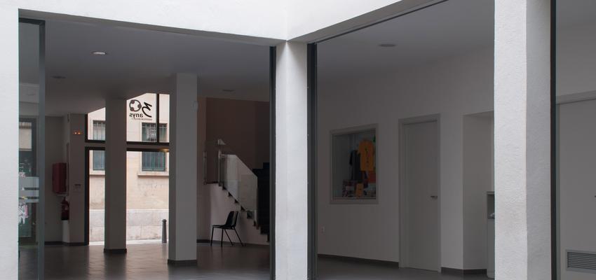 Tienda style moderno color blanco, gris  diseñado por Jordi Badia Cabré | Arquitecto 