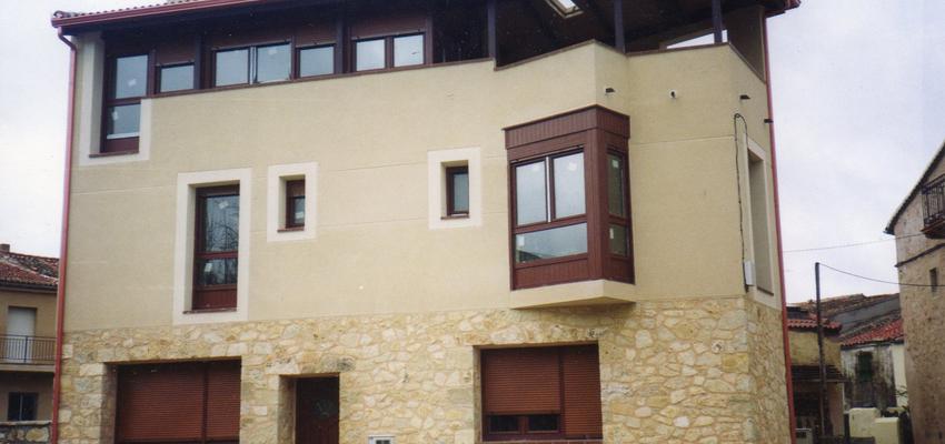 Exterior style contemporaneo color beige, marron  diseñado por Estudio de Arquitectura P. Iniesta  | Arquitecto 