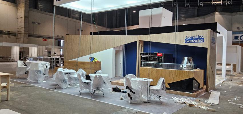 Cafeteria Estilo moderno Color azul oscuro, blanco, bronce  diseñado por JOSE ALFONSO VAZQUEZ CASTILLO | Decorador 