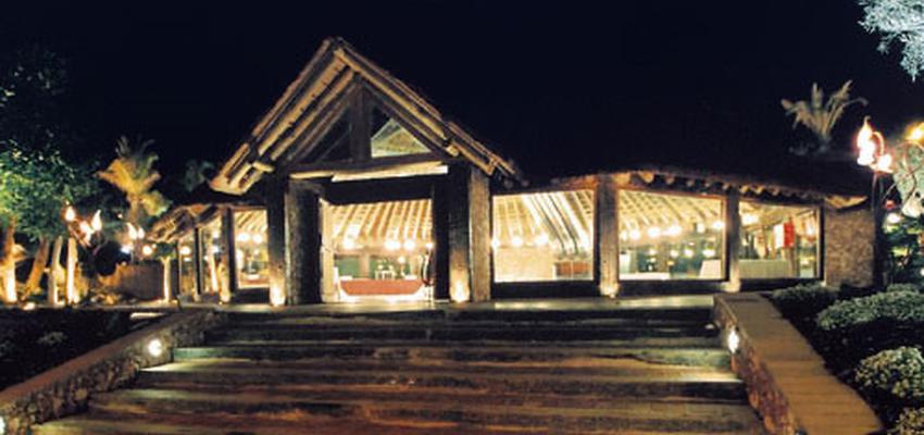 Exterior Estilo tradicional Color marron, marron  diseñado por Santa-Cruz Arquitectos | Arquitecto 