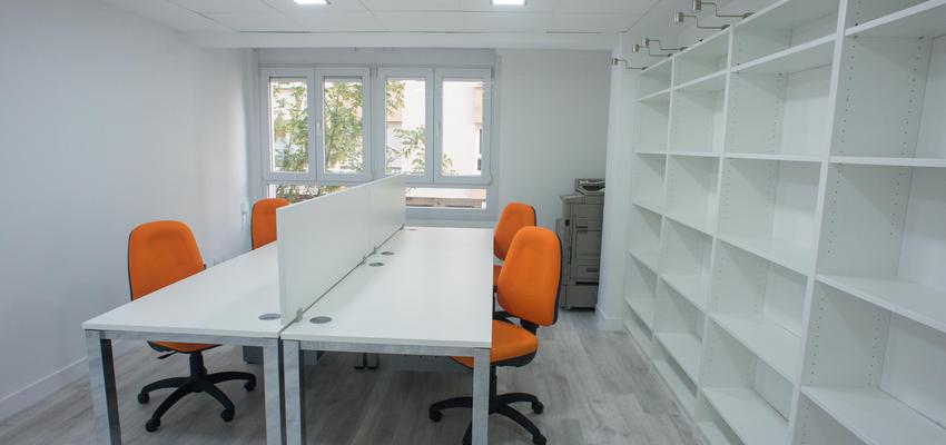 Oficina Estilo contemporaneo Color ocre, gris, plateado  diseñado por Pedro jose | Arquitecto Técnico | Copyright Foto propia