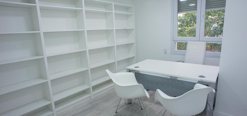 Oficina Estilo contemporaneo Color blanco, gris, plateado  diseñado por Pedro jose | Arquitecto Técnico | Copyright Pedro José Madrid Trujillo